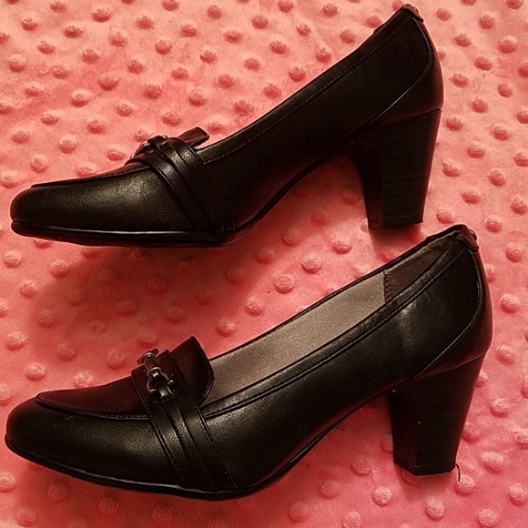 Naturalizers - Picture 2 of 4